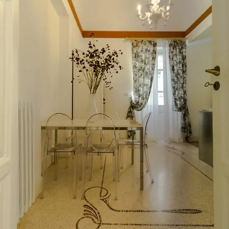 Prestigioso Alloggio In Dimora Storica Nel Centro Della Citta Bed & Breakfast *
