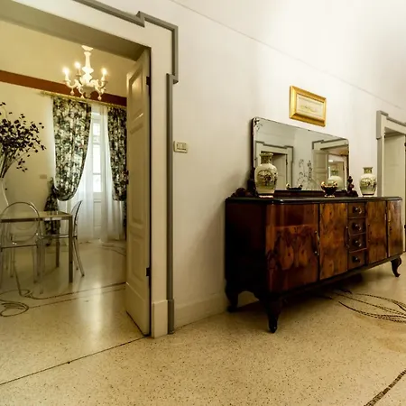 Bed & Breakfast Prestigioso alloggio in dimora storica nel centro della citta